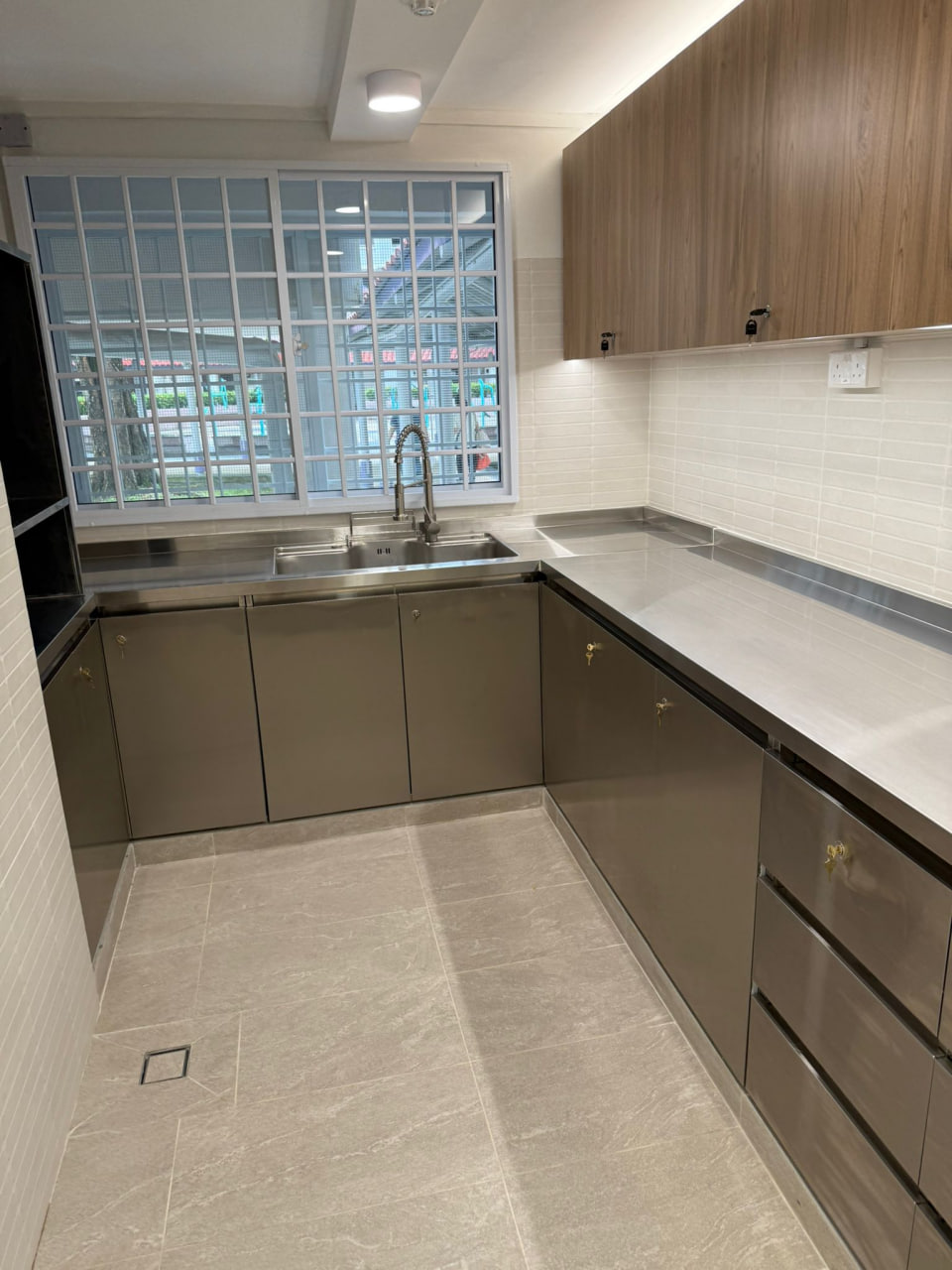 Customised Stainless Steel Kitchen Cabinet with Lock handleless at customer house Customised Stainless Steel Kitchen Cabinet with Lock handleless at customer house