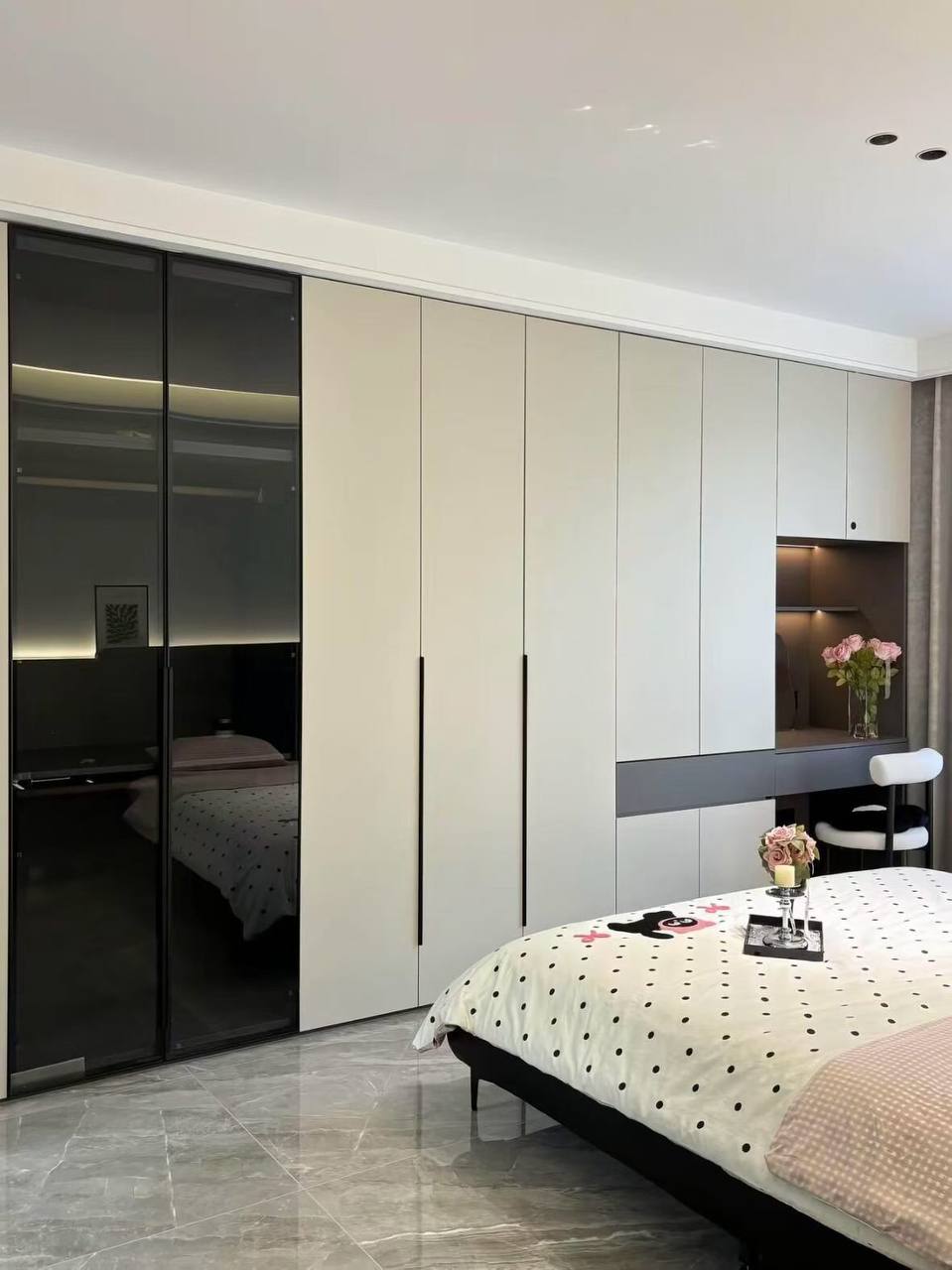 Premium Custom Aluminium Wardrobe with Glass Door and Dresser Table Premium Custom Aluminium Wardrobe with Glass Door and Dresser Table