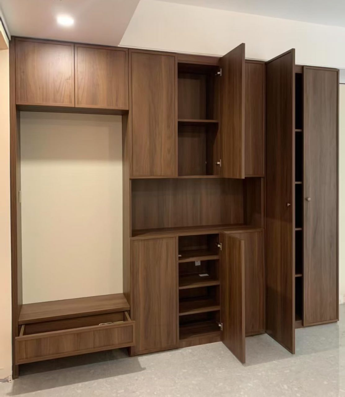 Premium Custom Aluminium Cabinet in Wood Colour Premium Custom Aluminium Cabinet in Wood Colour