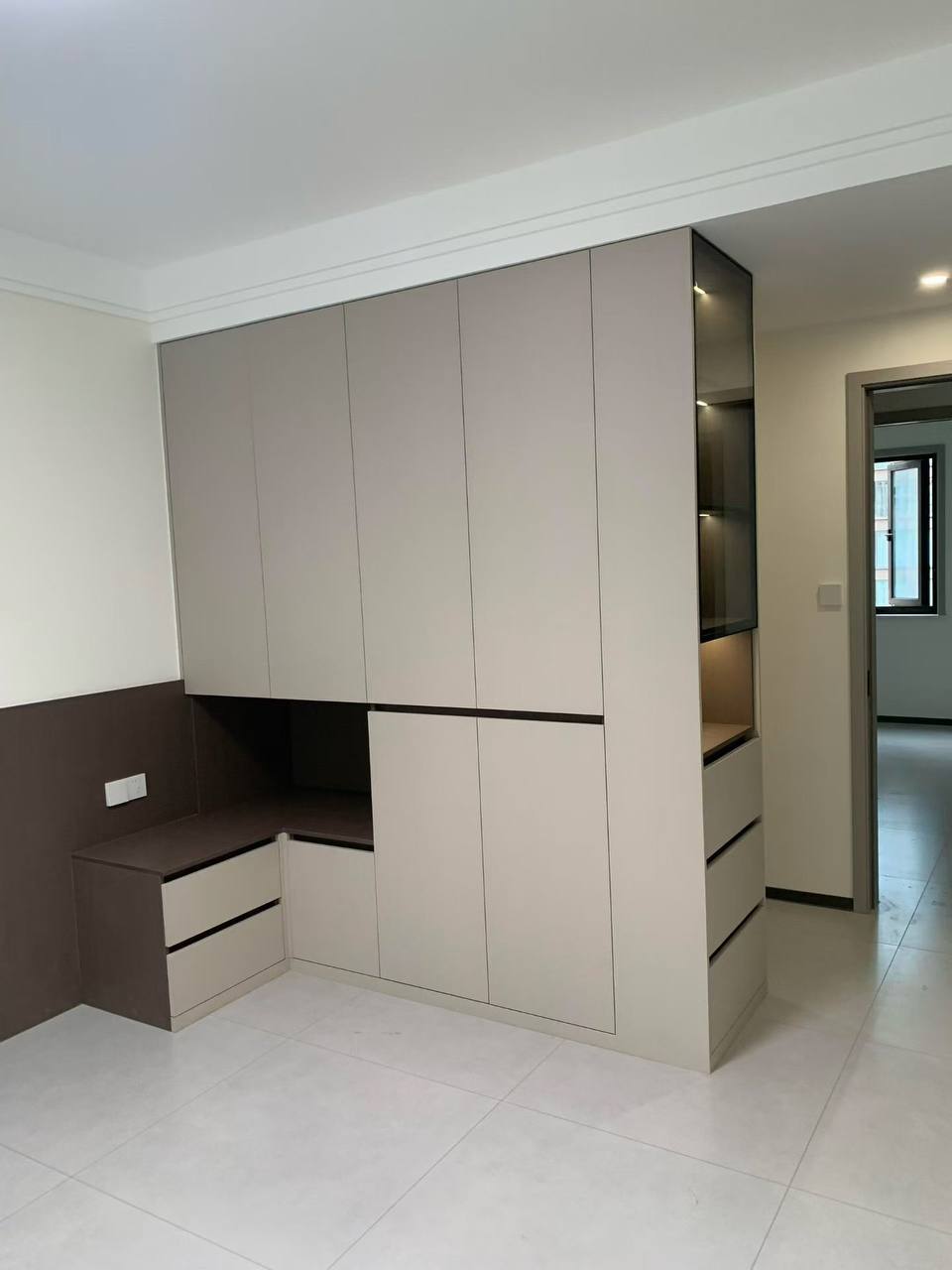 Premium Custom Aluminium Entryway Cabinet -2
