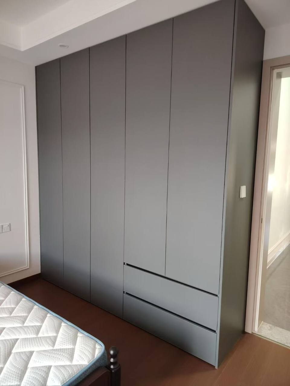Premium Custom Aluminium Hinged Wardrobe - Premium Custom Aluminium Hinged Wardrobe