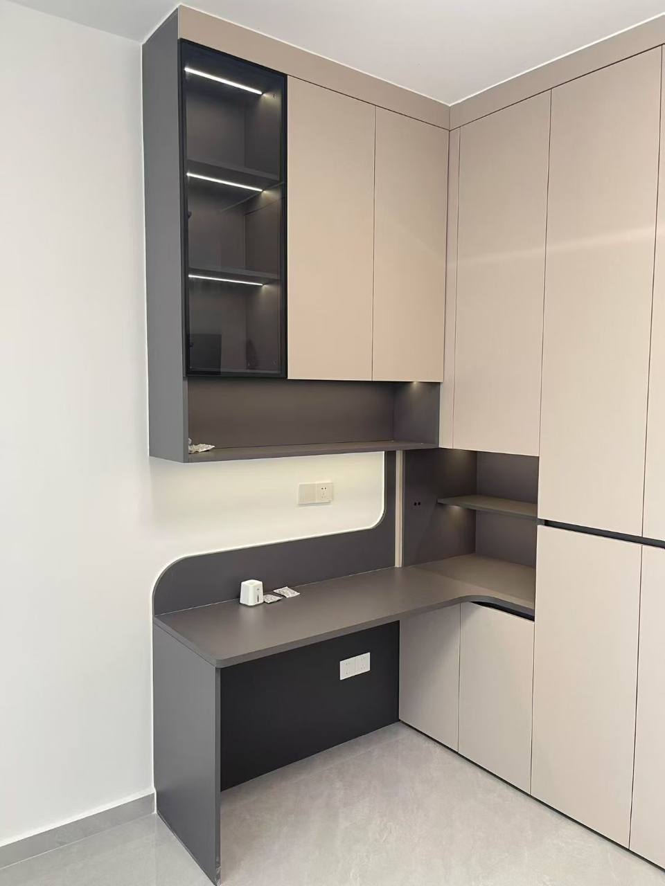 Premium Custom Aluminium Wardrobe with Study Table Premium Custom Aluminium Wardrobe with Study Table